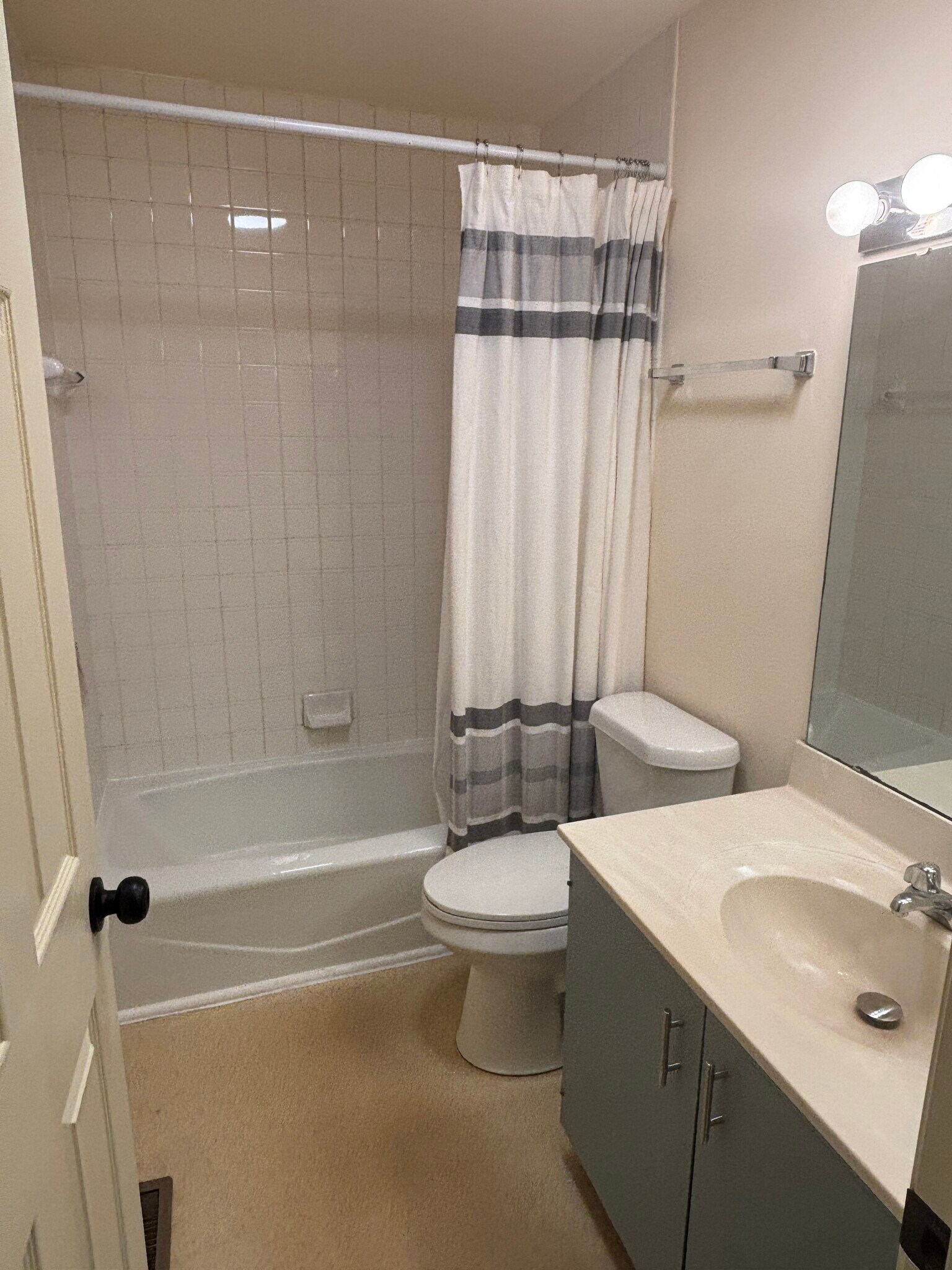 Building Photo - 2325 S 10th St