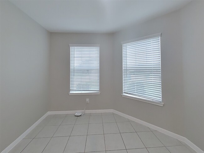Building Photo - 328 Summer Horse Dr