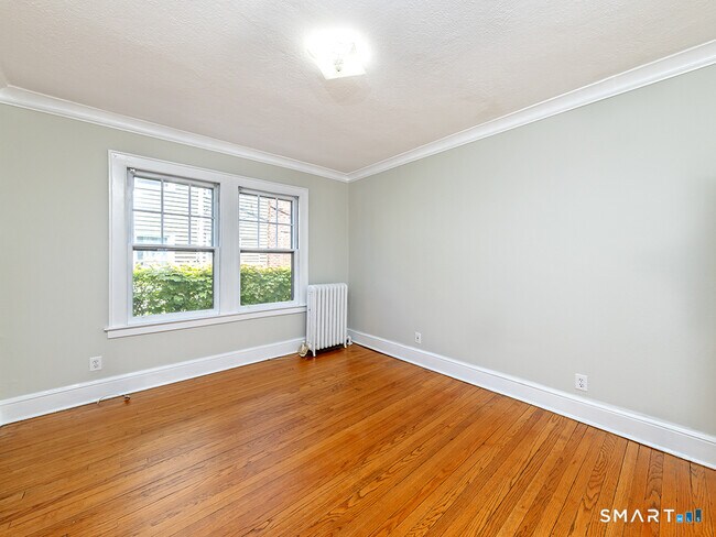 Building Photo - 89 Maplewood Ave