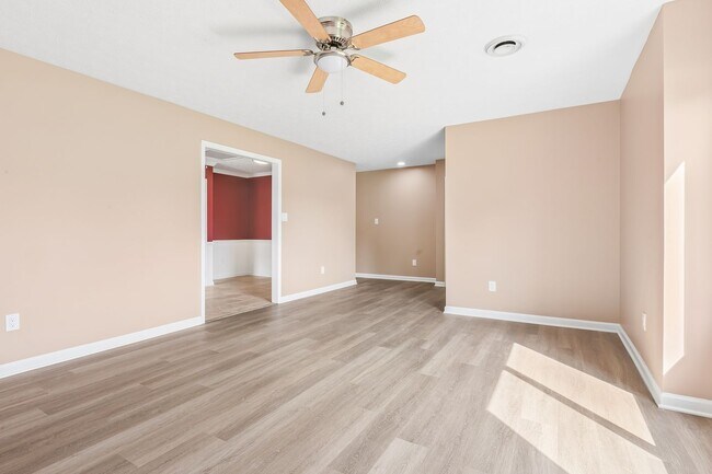 Building Photo - 2 Hiram Crockett Ct