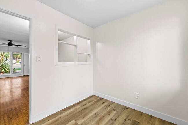 Building Photo - 2BR Coastal La Jolla Apartment | Steps to Windansea Beach