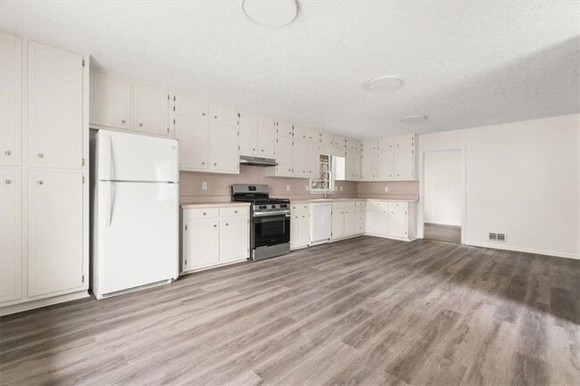 Building Photo - 1451 Belmont Ave