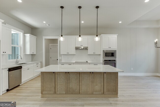 Building Photo - 115 Rains Rd