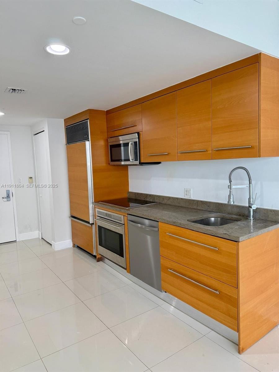 Building Photo - 495 Brickell