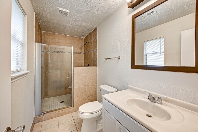 Building Photo - 17435 Glenmorris Dr