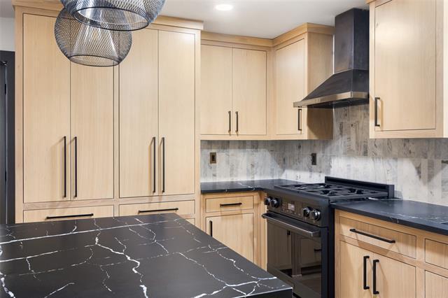 Building Photo - 6746 Braeburn Dr