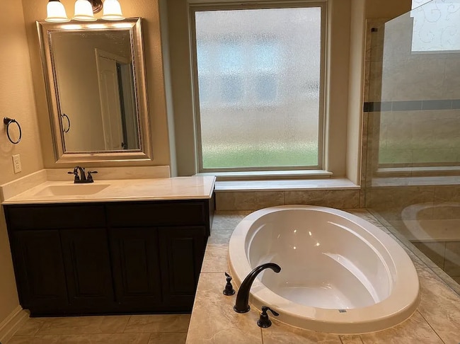 Building Photo - 1006 Jamal Dr