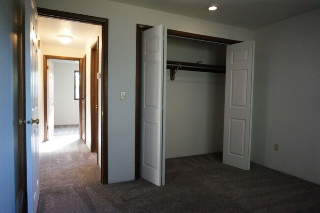 Building Photo - 948