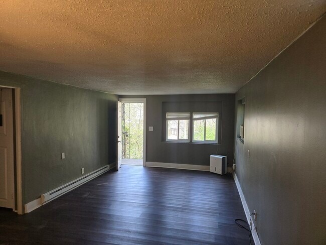 Building Photo - 107 Hollyberry Ln