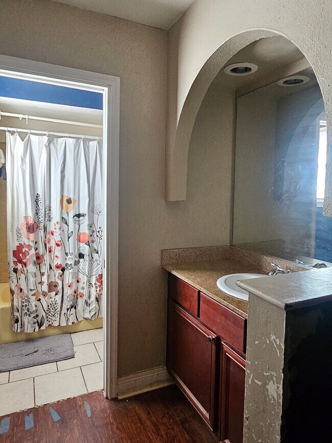 Master bath area - 67 Madrid Ave