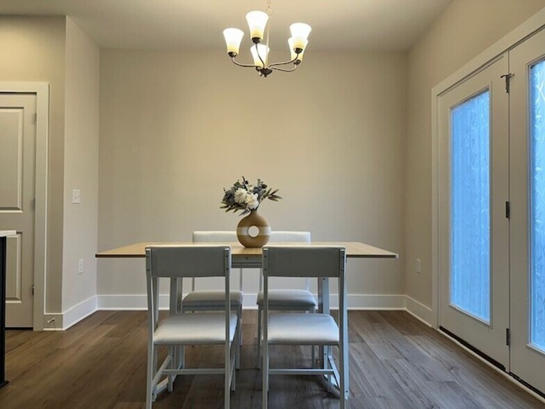 Building Photo - 816 Pryor St