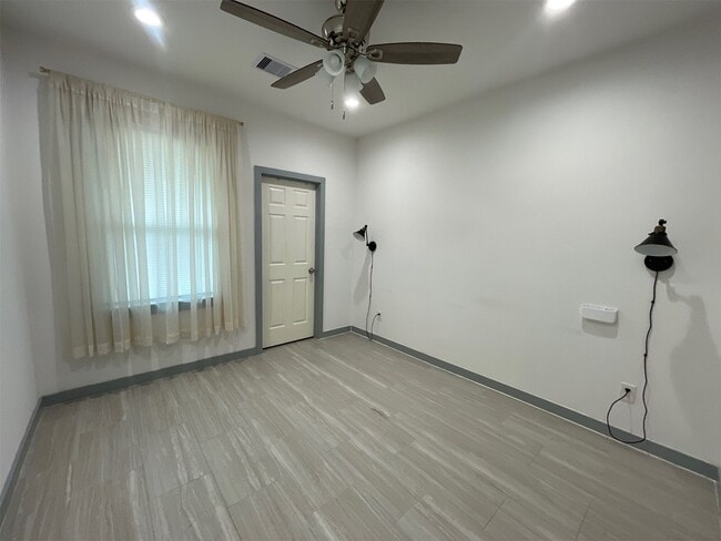 Building Photo - 5226 Ridgevan St