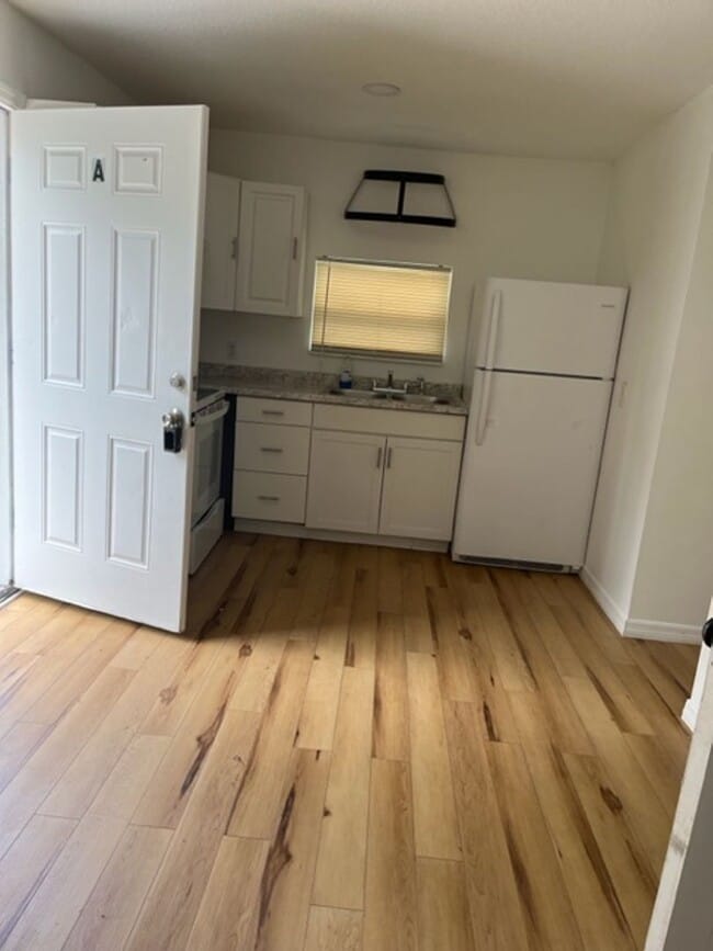 Building Photo - 2 Bdrm 1 Bath Apartment in Bradenton, FL