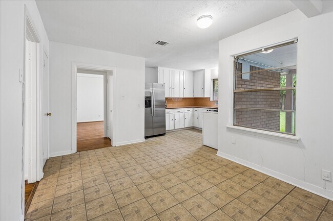 Building Photo - 4029 McDermed Dr