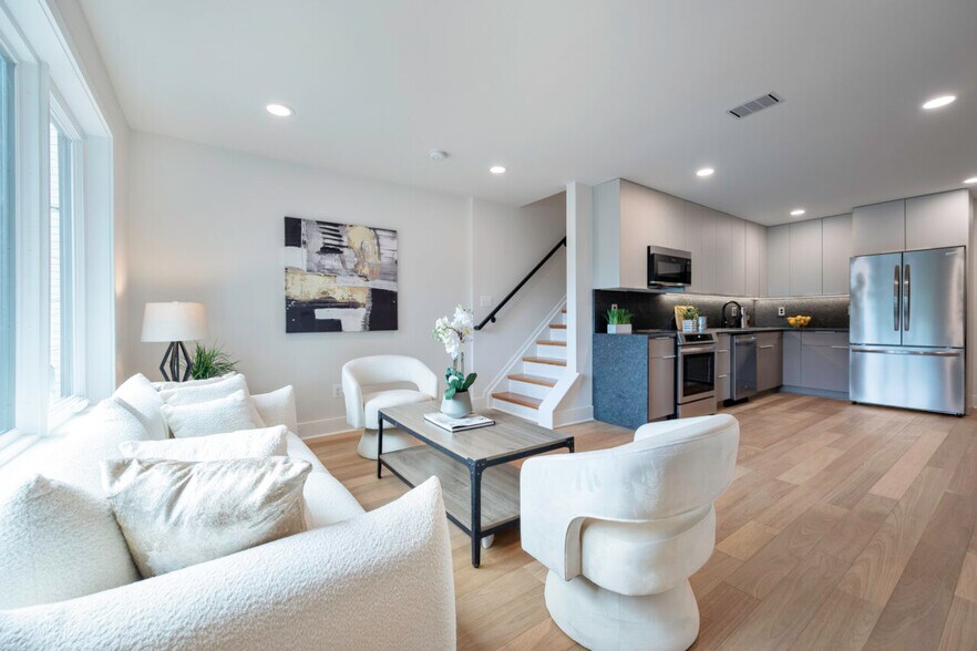 Building Photo - 771 18th St NE