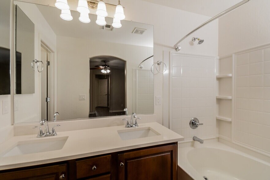 Building Photo - 14208 W Country Gables Dr