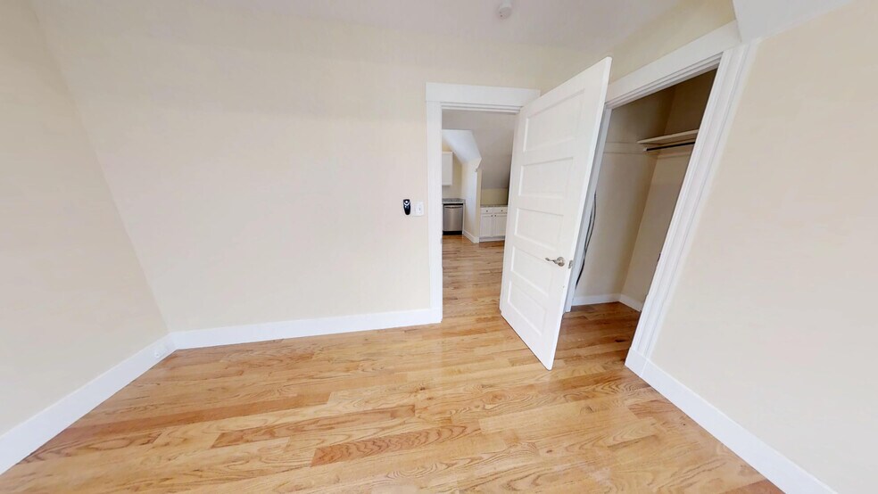 Building Photo - 17 Dow St