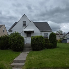 Building Photo - Multi Family Home 3 Bedroom and 1 Bath For Rent