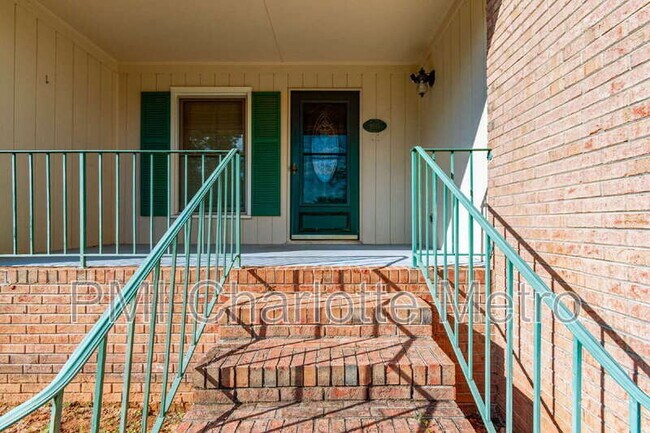 Building Photo - 8615 Beechbrooke Rd