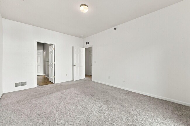 Building Photo - 113 Legato Dr