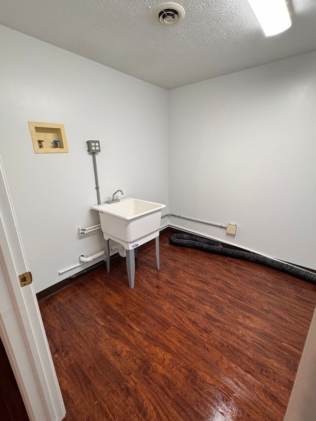 Building Photo - 127 N Roanoke Ave