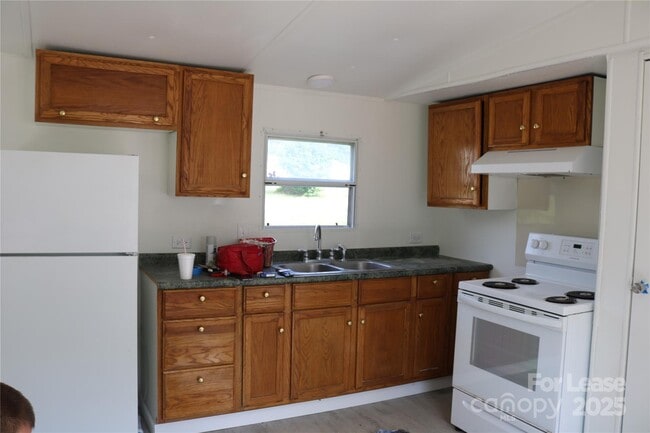 Building Photo - 121 Newfield Ct