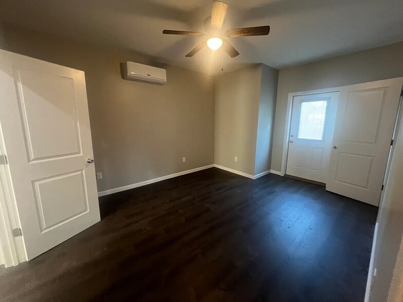 Building Photo - 348 Elm St