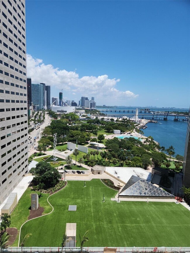 Building Photo - 325 S Biscayne Blvd