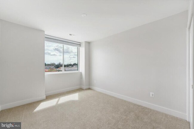 Building Photo - 19520 Village Walk Dr