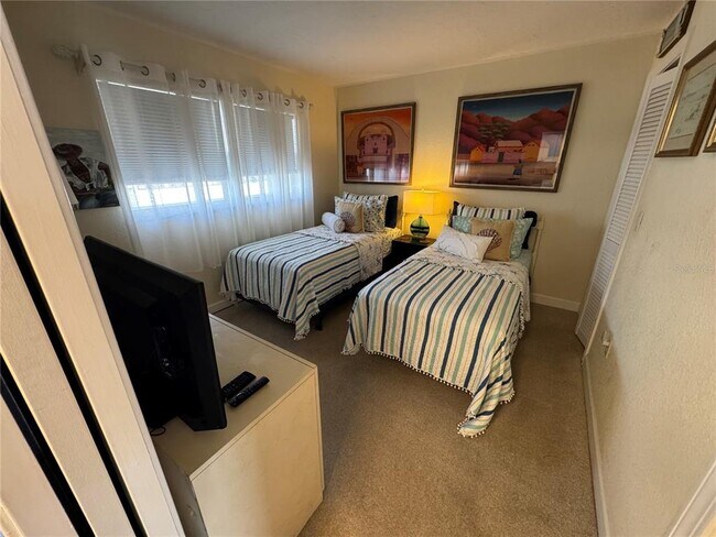 Building Photo - 1400 Tarpon Center Dr