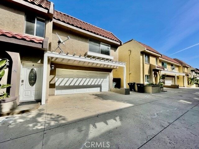 Building Photo - 2558 Orange Ave
