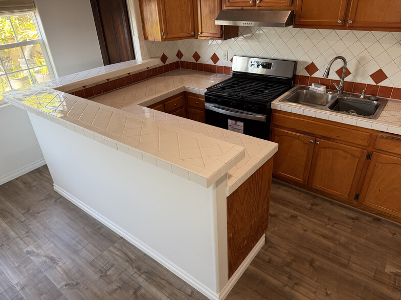 Building Photo - 12621 Victoria Ave