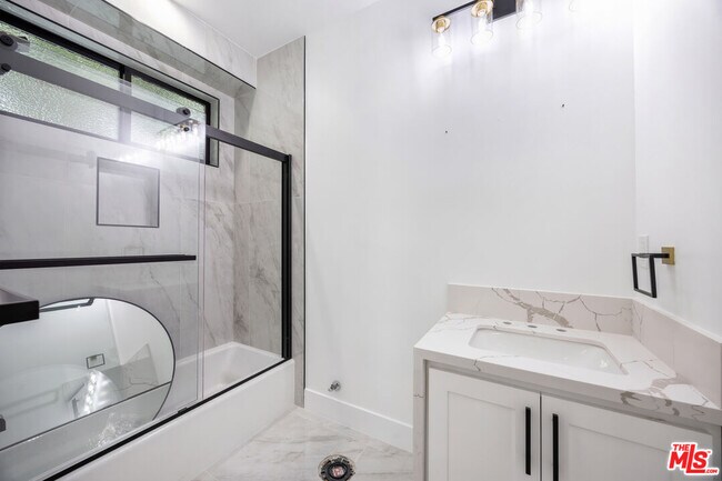 Building Photo - 926 17th St