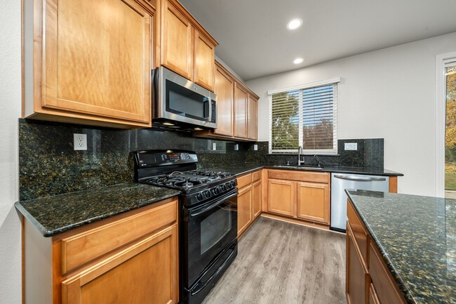 Building Photo - Spacious 4 Bedroom Home in Desirable Roseville Neighborhood