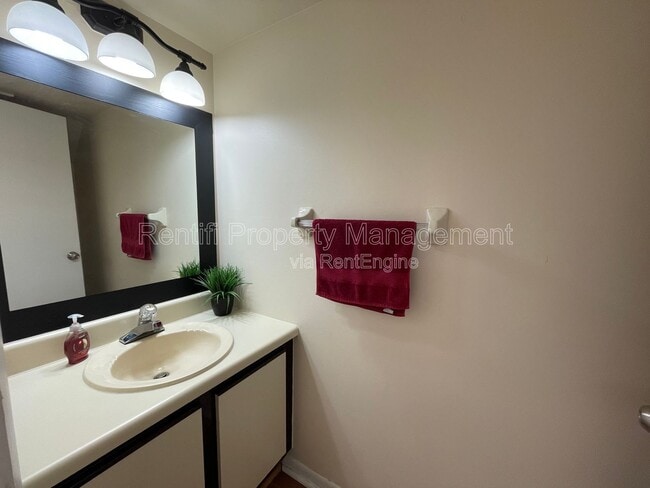 Building Photo - 2131 Crystal Dr