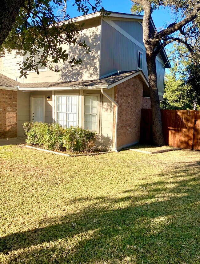 Building Photo - 8000 Tuscarora Trl