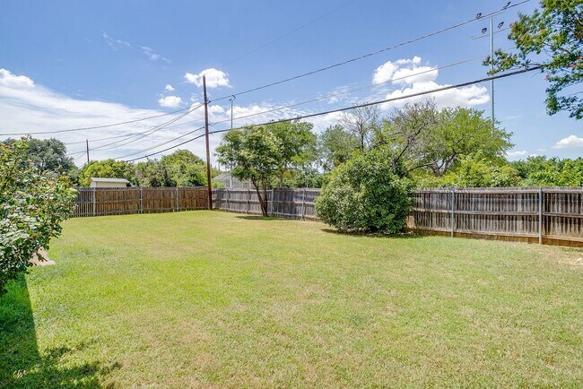 Building Photo - Spacious 3 Bed. 2 Bath Rental Ready for New Tenants- HEB ISD- 76040