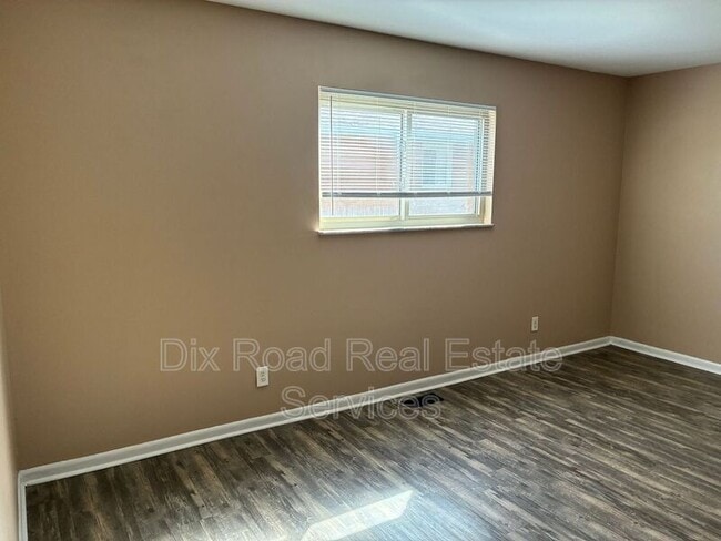 Building Photo - 5261 Bromwick Dr