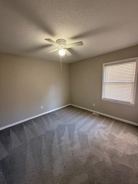 Building Photo - 9140 Hillsville Rd