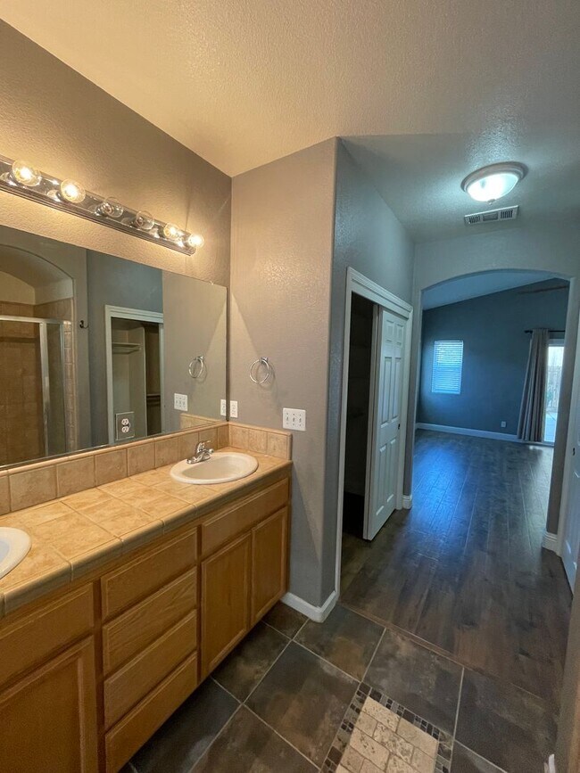 Building Photo - Luxury 3 Bed / 2 Bath Home with Pool and Solar Panels – Available 4/1/2026