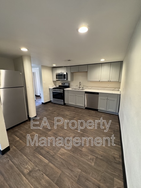 Building Photo - 419 Atrisco Dr SW