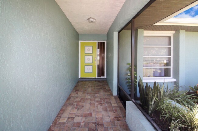 Building Photo - South Venice Annual Home for Rent