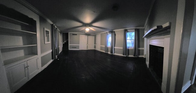 Building Photo - 3 Bedroom 1.5 Bath Located in Middletown