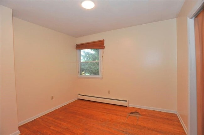 Building Photo - 15 Green Valley Dr