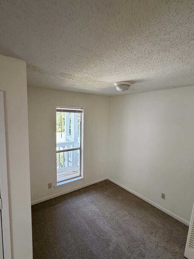 Building Photo - 20 Hamiltons Harbor Dr