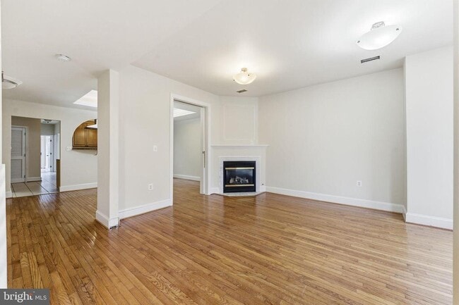 Building Photo - 1362 Irving St NW