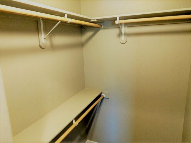 Building Photo - 6 MONTH LEASE AGREEMENT!