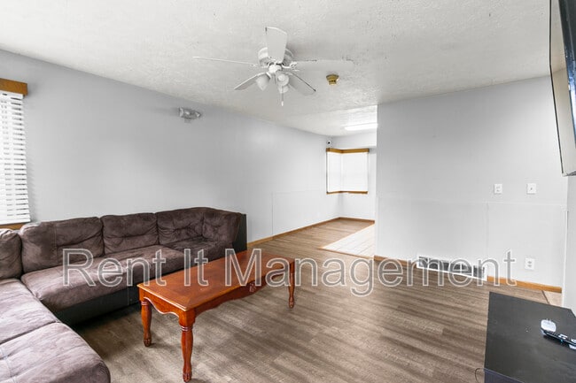 Building Photo - 3701 Saratoga St