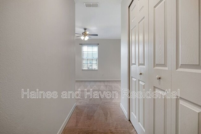 Building Photo - 164 Primrose Dr