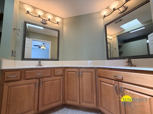 Building Photo - 4504 Boca Dr